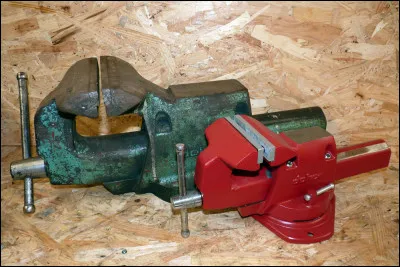 Commune de 2 000 habitants, située dans le département de la Haute-Savoie, près de La Roche sur Foron :