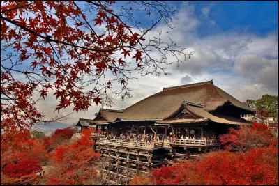 Dans quelle ville trouve-t-on Kiyomizu-dera, un ensemble de temples shinto&iuml;stes et bouddhistes &eacute;rig&eacute;s en 778 ?