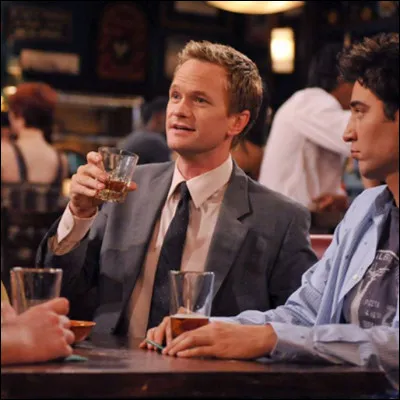 Dans un épisode, les membres du groupe reviennent sur leur première fois. À quel âge Barney admet-il avoir perdu sa virginité ?