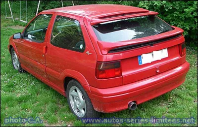 Quel pilote fut choisi pour faire une série limitée sur une base de 16v ?