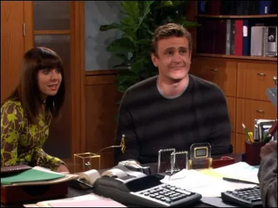 Qu'est-ce que Lily cache à Marshall et qui les empêche d'acheter un appartement ?