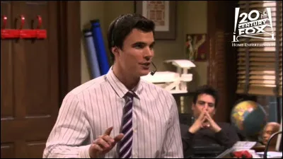 Comment s'appelle l'assistant de Ted ?