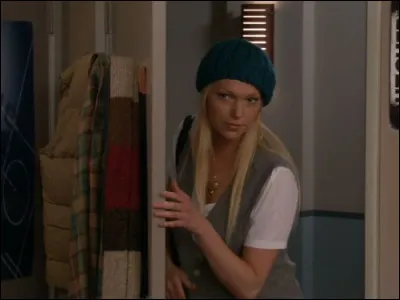 Comment s'appelle cette ex de Ted que tout le groupe déteste ?