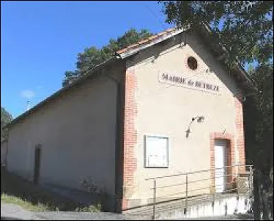 Nous partons maintenant en Occitanie, à Betbèze. Petit village de l'ancienne région Midi-Pyrénées, peuplé de 47 habitants, il se situe dans le département ...
