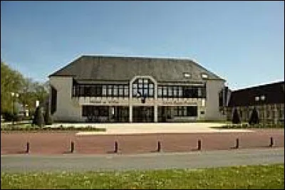 Nous sommes en Normandie, à Mondeville. Ville à 3,5 kilomètres de Caen, elle se situe dans le département ...