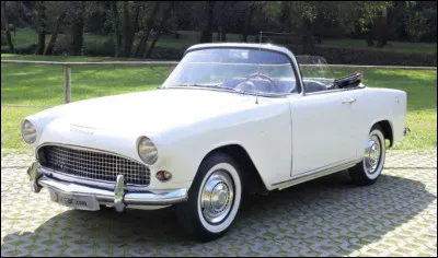 Quel est ce cabriolet de 1958 aux lignes élégantes produit par Simca ?