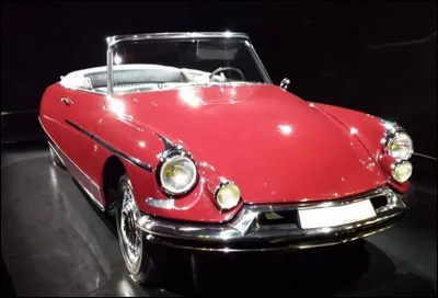 Quel est ce cabriolet de 1958 un mythe automobile né de l'association entre Citroën et le carrossier Chapron ?