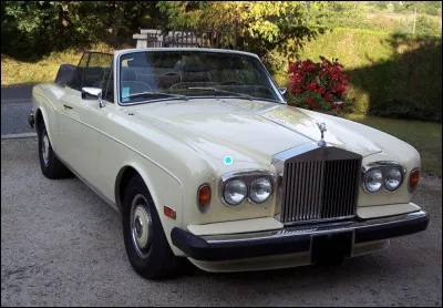 Quel est ce cabriolet grand luxe de 1971, symbole de l'excellence, produit par Rolls-Royce ?