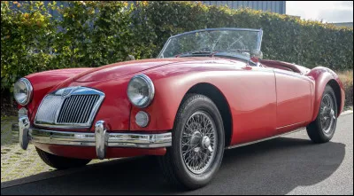 Quel est ce cabriolet MG de 1955 qui a connu un grand succès populaire ?
