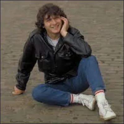 Comment se nomme l'album où figurent les chansons " Vivre ou survivre" ou encore "Soulève-moi" ?