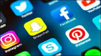 Sur combien de sites, réseaux sociaux, jeux vidéos ou applications te rends-tu ? [1/2]