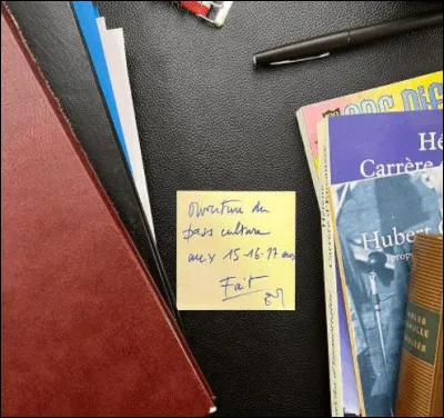 Et qu'en est-il du président actuel, lequel utilise les post-it à discrétion ?