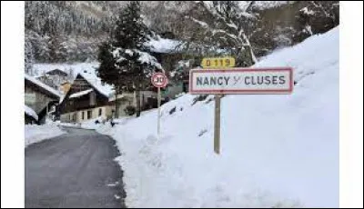Nous sommes en Auvergne-Rhône-Alpes, à l'entrée de Nancy-sur-Cluses. Village de l'arrondissement de Bonneville, dans la chaîne du Reposoir, il se situe dans le département ...