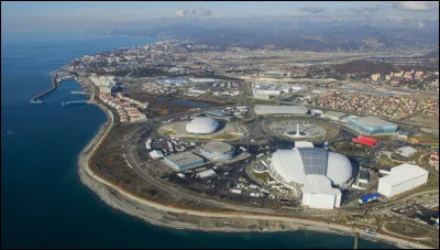 Avant Beijing 2022, ces jeux ont battu les records en termes de travaux très couteux, des dégâts d'une artificialisation à outrance et de recours massif à la neige artificielle : c'était à ...