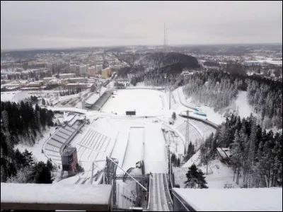 Quelle est cette ville, située dans un pays qui n'a jamais organisé les jeux d'hiver, trois fois candidate malheureuse, pour 1964, 1968 et 1972 ?