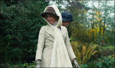 Dans quel film Sabine Azéma se lie-t-elle d'affection pour une femme lui cachant sa véritable identité ?