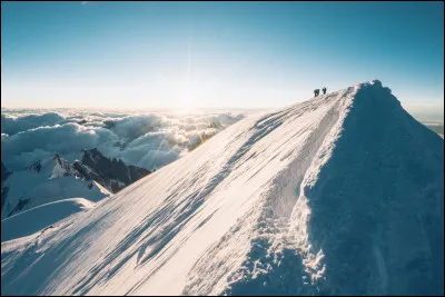 Ascension : les alpinistes Michel Gabriel Paccard et Jacques Balmat ont été les premiers à réaliser l'ascension du mont Blanc. En quelle année ?