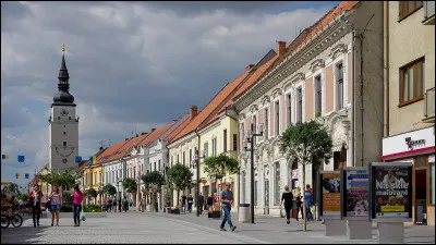 Quelle est l'intruse parmi ces villes ?