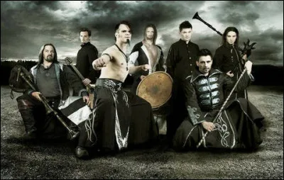 Complétez : 
"Metall brennt eiskalt auf der..."