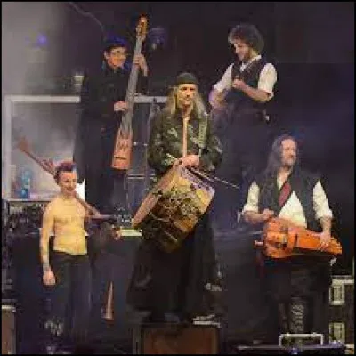 Complétez : 
"Glaub an dich selbst und nicht an... !"