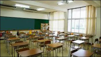 Les élèves de cette classe sont contents, car leur professeur est absent, et donc ils n'ont pas ... aujourd'hui !