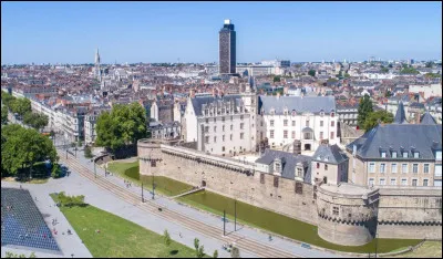 Dans quel pays Nantes n'est pas une ville existante ?