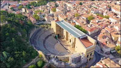 Dans quel pays Orange n'est pas une ville existante ?