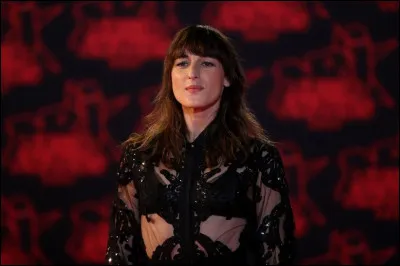 Répondez à cette question : 
20 points : 
"Le dernier jour du disco", Juliette Armanet.
Le dernier jour du disco
Je veux le passer sur ta peau
À rougir...".