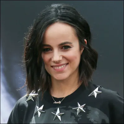 Répondez à cette question : 
10 points : 
"Lolita", Alizée.
Moi je m'appelle Lolita 
Lo ou bien Lola c'est...".
