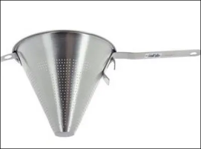 Quelle est cette passoire en forme de cône ?