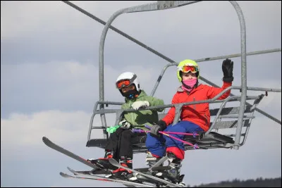 Préfères-tu être coincé dans un télésiège ou dans un ascenseur ?