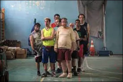 Dans le film "Champions", pour quel sport Marco Montes entraîne-t-il cette équipe ?