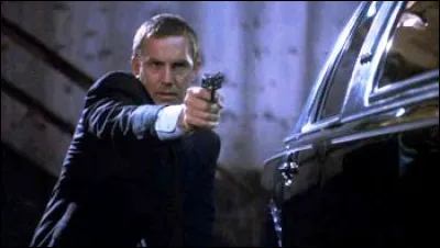 Quelle chanteuse américaine doit protéger Frank Farmer dans "The Bodyguard" ?