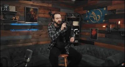 Complétez : 
"Stirbt mit uns der Hass und die..."