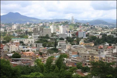 Quelle est l'intruse parmi ces villes ?