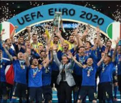 Quelle équipe a perdu la finale de l'Euro face à l'Italie ?