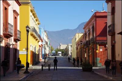 Quelle est l'intruse parmi ces villes ?