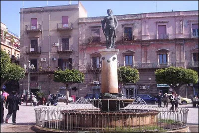 Quelle est l'intruse parmi ces villes ?