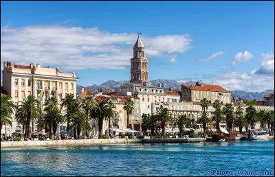 Quelle est l'intruse parmi ces villes ?