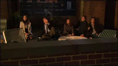 Qui est le premier de la bande à s'allumer une cigarette ?