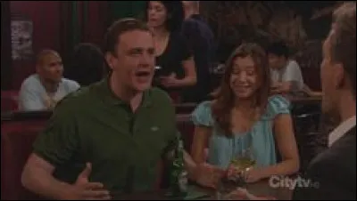 Par qui Marshall dit-il avoir été agressé afin de rassurer Lily ?