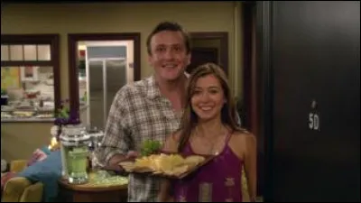 Quel fromage propose Marshall à tous les invités qui viennent passer une soirée " couple " avec lui et Lily ?