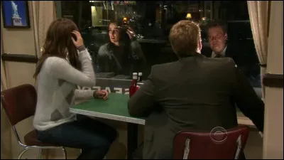 Qui n'intervient pas pour essayer de faire rompre Robin & Barney ?