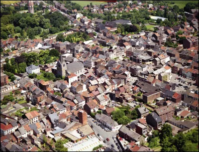 Quelle est cette ville francophone de Belgique, théâtre de nombreuses batailles dont la dernière victoire de Napoléon 1er en 1815, juste avant sa défaite à Waterloo ?