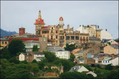 Quelle est cette ville de Catalogne en Espagne, connue pour son musée Salvador Dali, sa forteresse avec son château Sant Ferran ?