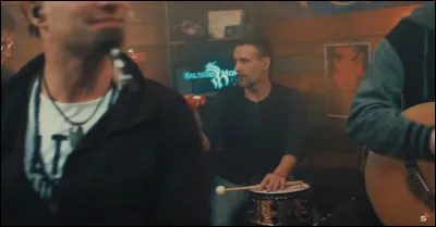 Complétez : 
"Klein und häßlich wie in Mutters..."