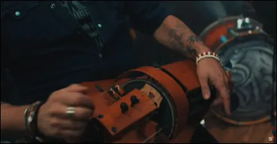 Complétez : 
"Geradewegs aus seinem..."