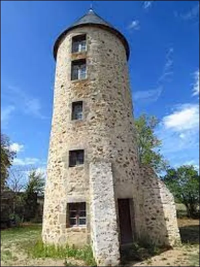 Nous sommes en Nouvelle-Aquitaine, au moulin de la hutte, à Sainte-Gemme. Commune de l'aire d'attraction de Thouars, elle se situe dans le département ...