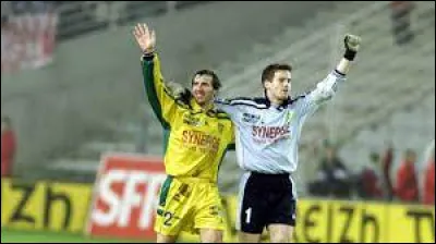 En quelle année Mickaël Landreau a-t-il joué son premier match avec le FC Nantes ?