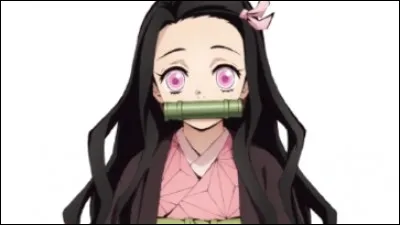 Dans quoi se cache cette fille lorsqu'il fait jour ?